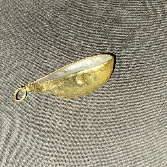 Beautiful Small GEODE Wrapped in a Gold Tone Metal - Picture 4 of 6